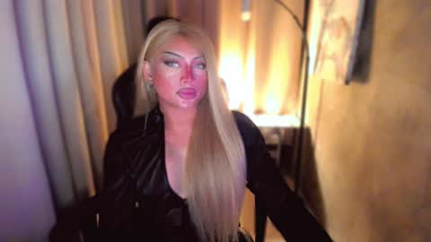 Snapshot of queenarthalia chatting on 12/30/24, 02:08 ARTHA online show from 12/30/24, 02:08