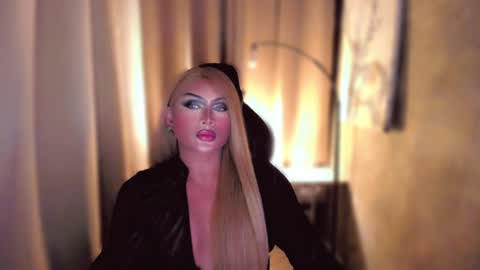 Snapshot of queenarthalia chatting on 01/29/25, 05:56 ARTHA online show from 01/29/25, 05:56