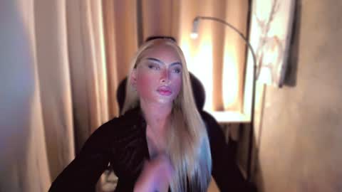 Snapshot of queenarthalia chatting on 02/07/25, 04:46 ARTHA online show from 02/07/25, 04:46