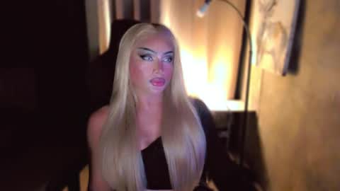 Snapshot of queenarthalia chatting on 03/06/25, 11:47 ARTHA online show from 03/06/25, 11:47