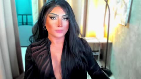 Snapshot of queenarthalia chatting on 03/06/25, 04:07 ARTHA online show from 03/06/25, 04:07