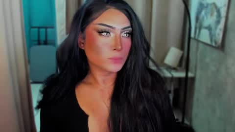 Snapshot of queenarthalia chatting on 03/07/25, 06:13 ARTHA online show from 03/07/25, 06:13