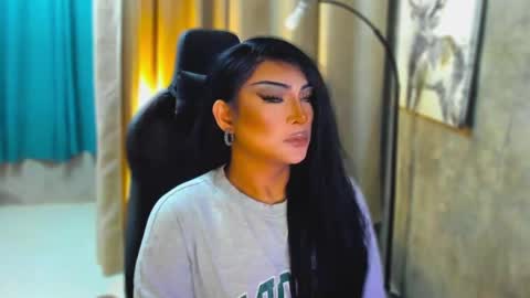 Snapshot of queenarthalia chatting on 03/12/25, 05:02 ARTHA online show from 03/12/25, 05:02