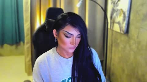 Snapshot of queenarthalia chatting on 03/12/25, 08:08 ARTHA online show from 03/12/25, 08:08