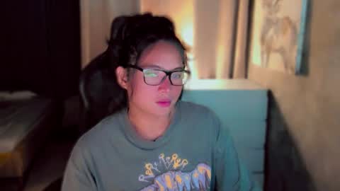 Snapshot of queenarthalia chatting on 09/25/25, 02:43 ARTHA online show from 09/25/25, 02:43