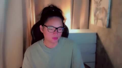 Snapshot of queenarthalia chatting on 10/23/25, 08:02 ARTHA online show from 10/23/25, 08:02