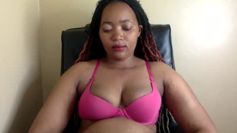 Snapshot of queenbebony2 chatting on 12/12/24, 07:30 Queenbebony2 online show from 12/12/24, 07:30