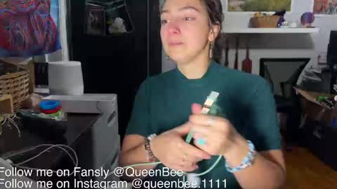 Snapshot of queenbee1111 chatting on 11/08/25, 03:29 QueenBee online show from 11/08/25, 03:29