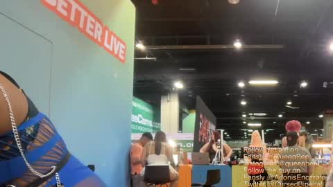 Snapshot of queenbee1111 chatting on 04/12/26, 08:25 QueenBee online show from 04/12/26, 08:25