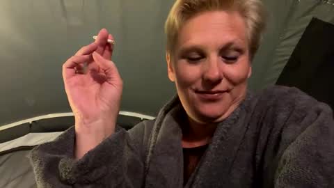 Snapshot of queenbeeangel chatting on 03/26/26, 08:36 Angel online show from 03/26/26, 08:36