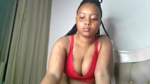 Snapshot of queenbeiby05 chatting on 06/07/26, 01:15 queen online show from 06/07/26, 01:15