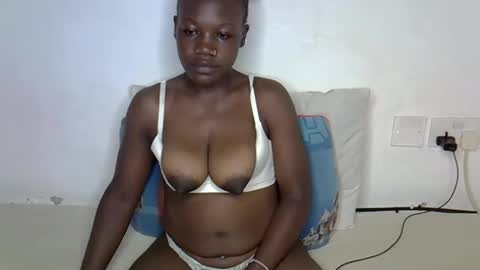 Snapshot of queenbest chatting on 05/18/26, 04:07 Cindy Melahnin online show from 05/18/26, 04:07