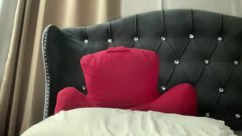 Snapshot of queenbigcock30 chatting on 04/10/26, 12:49 QUEEN online show from 04/10/26, 12:49