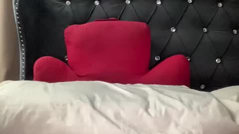 Snapshot of queenbigcock30 chatting on 04/13/26, 10:48 QUEEN online show from 04/13/26, 10:48