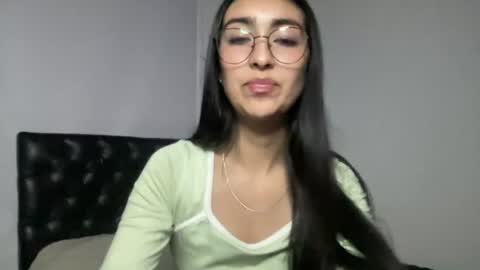 Snapshot of queenbyte_18 chatting on 07/18/26, 03:33 queenbyte_18 online show from 07/18/26, 03:33