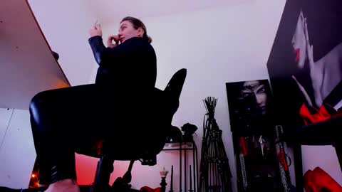 Misscatsnow online show from 01/15/26, 02:38