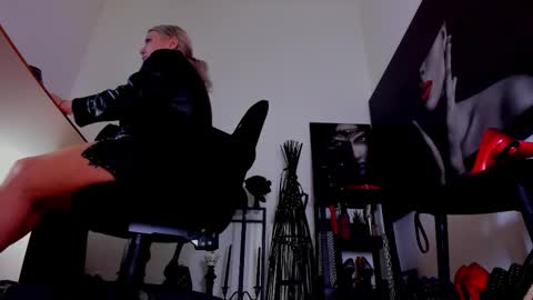 Misscatsnow online show from 02/02/26, 03:05