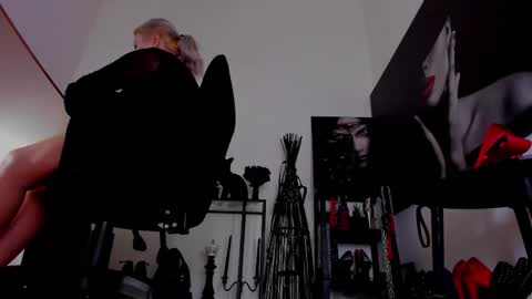 Misscatsnow online show from 02/04/26, 02:06