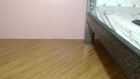 Snapshot of queenchloe1 chatting on 04/12/26, 04:45 queenchloe1 online show from 04/12/26, 04:45