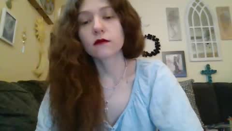 queencrimsonlvx online show from 04/16/26, 09:15
