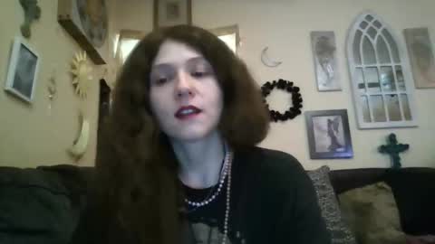 queencrimsonlvx online show from 05/03/26, 10:32