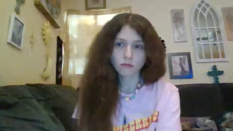 queencrimsonlvx online show from 05/18/26, 01:17
