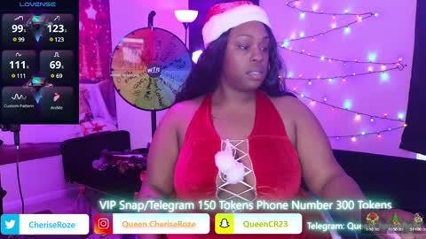 Snapshot of queencroze chatting on 12/25/24, 09:33 Queen Cherise Roze online show from 12/25/24, 09:33