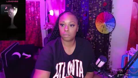 Snapshot of queencroze chatting on 11/09/25, 02:48 Queen Cherise Roze online show from 11/09/25, 02:48