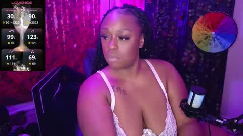 Snapshot of queencroze chatting on 11/13/25, 02:32 Queen Cherise Roze online show from 11/13/25, 02:32