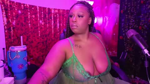 Snapshot of queencroze chatting on 05/21/26, 12:50 Queen Cherise Roze online show from 05/21/26, 12:50