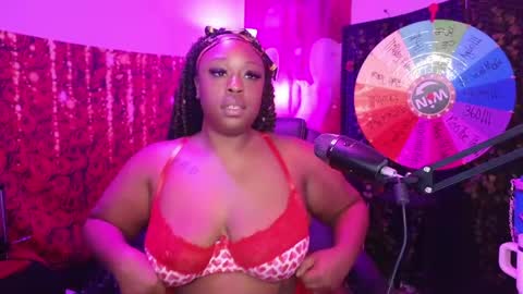 Snapshot of queencroze chatting on 05/25/26, 02:56 Queen Cherise Roze online show from 05/25/26, 02:56