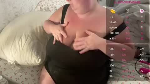 Queen curves online show from 07/26/26, 03:25