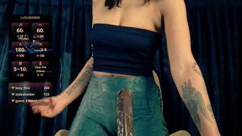 Snapshot of queendom_ing chatting on 01/10/25, 08:40 Sweet Goddess online show from 01/10/25, 08:40