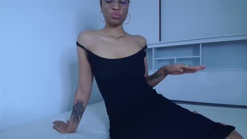 Snapshot of queendom_ing chatting on 01/20/25, 02:53 Sweet Goddess online show from 01/20/25, 02:53