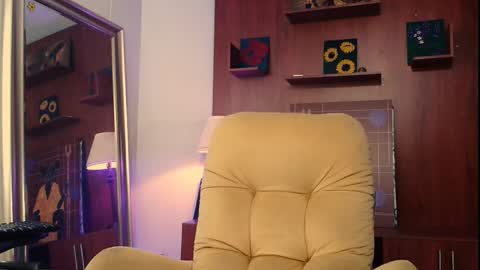 Snapshot of queendom_ing chatting on 02/14/25, 07:44 Sweet Goddess online show from 02/14/25, 07:44