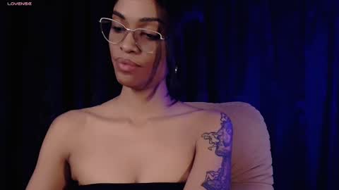 Snapshot of queendom_ing chatting on 02/28/25, 06:43 Sweet Goddess online show from 02/28/25, 06:43