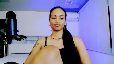 Snapshot of queendom_ing chatting on 10/14/25, 05:19 Sweet Goddess online show from 10/14/25, 05:19