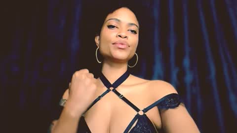 Snapshot of queendom_ing chatting on 11/15/25, 08:22 Sweet Goddess online show from 11/15/25, 08:22