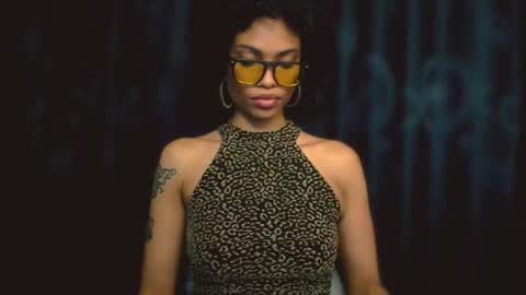 Snapshot of queendom_ing chatting on 11/21/25, 09:02 Sweet Goddess online show from 11/21/25, 09:02