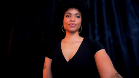 Snapshot of queendom_ing chatting on 11/26/25, 02:12 Sweet Goddess online show from 11/26/25, 02:12