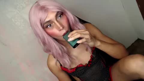 just call me QUEEN and ill be there online show from 10/22/25, 01:00