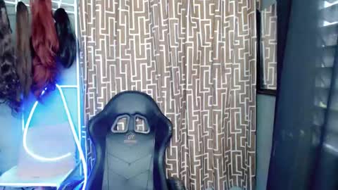 Snapshot of queenfoxylady chatting on 11/06/25, 08:04 just call me QUEEN and ill be there online show from 11/06/25, 08:04