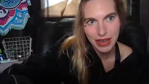 Snapshot of queenhazy chatting on 11/04/25, 05:45 Queen Hazy online show from 11/04/25, 05:45