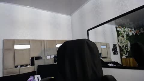 QUEENJEENN online show from 01/13/25, 06:49