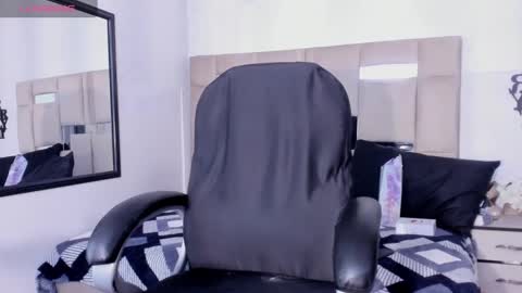 QUEENJEENN online show from 01/20/25, 06:21