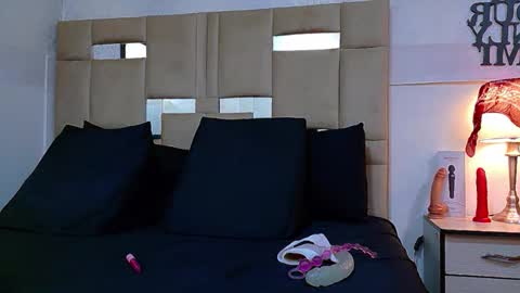 Snapshot of queenjenn__ chatting on 03/29/26, 08:09 QUEENJEENN online show from 03/29/26, 08:09