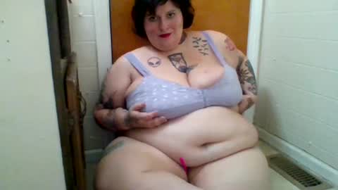 Snapshot of queenjezabel444 chatting on 12/24/24, 05:27 QueenJezabel online show from 12/24/24, 05:27