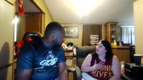 Snapshot of queenking55 chatting on 06/12/26, 05:06 Queen N King Fun Night online show from 06/12/26, 05:06