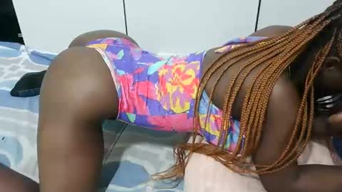 Snapshot of queenlatasha chatting on 11/16/25, 06:19 Latasha online show from 11/16/25, 06:19