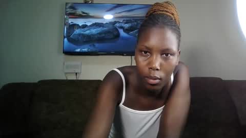 queenluxee online show from 02/22/26, 04:57